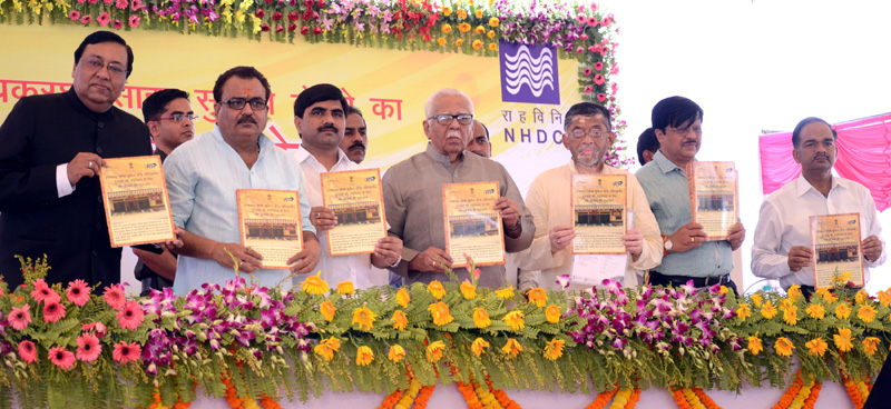 Foundation stones laid for seven handloom CFCs in Varanasi to help 1 lakh weavers