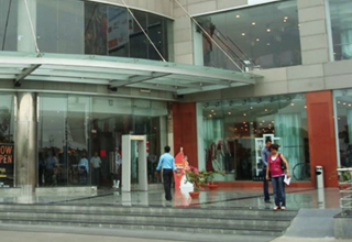 Delhi-NCR malls expect 55.58% decline in footfalls this Diwali; rise in e-shopping leads to decline - Survey