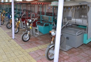 Govt amends Motor Vehicle Act, relaxes norms for e-rickshaws, e-carts