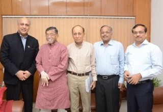 Govt should announce new textile policy at the earliest