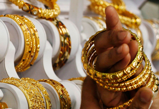 Gold reclaims Rs 27, 000 mark, Silver Rs 36000 level