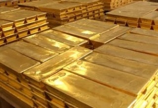 Gold import curbs not sustainable, says Commerce Secy