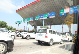 Manesar Industries protest against non-refund Delhi-Gurgaon toll deposits