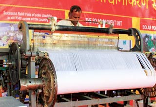 Guj CM raises assistance for Khadi weavers & spinners to 3-5 times