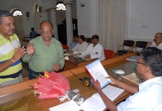 Karnataka minister assures building of helipads at industrial areas