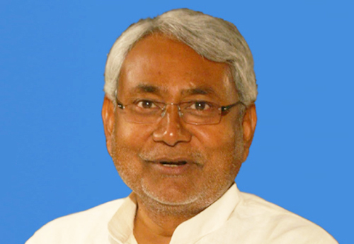 Nitish Kumar discusses investment opportunities in textile sector in Bihar