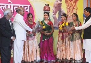 Artisans interact with potential buyers & exporters at Shilpotsav 