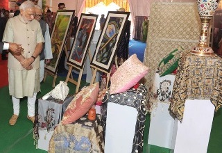 PM lays foundation stone of Trade Facilitation Centre & Crafts Museum 